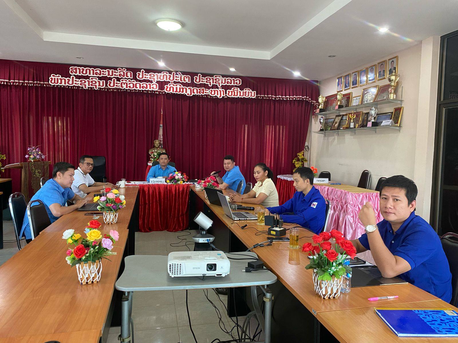ພະແນກ ຕສ ແຂວງ ຈໍາປາສັກ ເຂົ້າຮ່ວມຝືກອົບຮົມການນຳໃຊ້ລາຍເຊັນເອເລັກໂຕຣນິກ ແລະ ລະບົບຫ້ອງການທັນສະໄໝອີອັອບຟິດ E-Office ຜ່ານລະບົບກອງປະຊຸມທາງໄກ (Video conference)